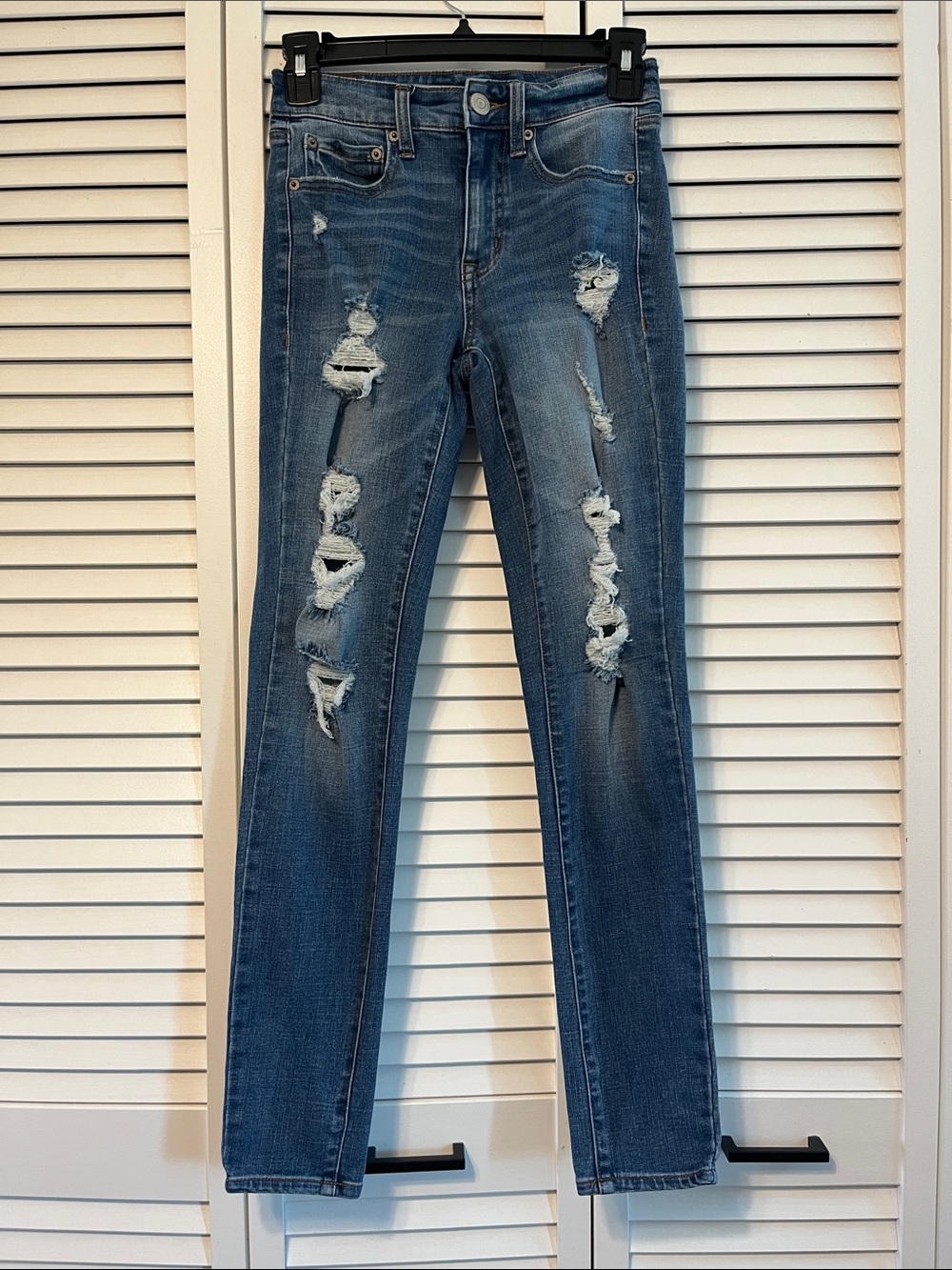 Aeropostale Medium Blue Distressed Skinny Jeans